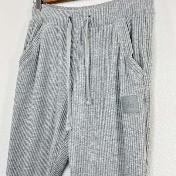 ALO YOGA Women’s Muse Sweatpant Heather Grey size Small - Picture 3 of 12